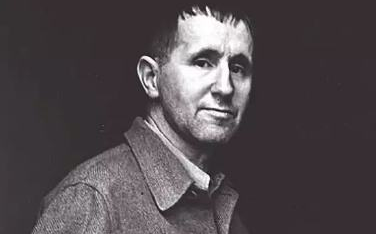 布莱希特虽然从未到过中国 可他的中国文化知识可以说相当丰富