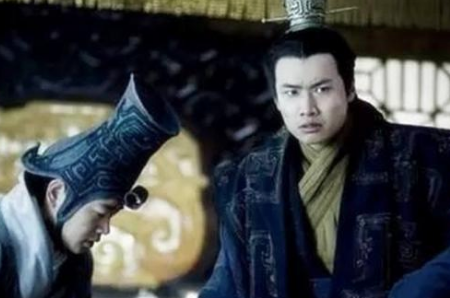 这个皇帝昏庸透顶，不会管理国家也不会处事