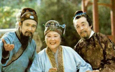 为什么贾代善的爵位还是超品德国公，到贾赦就成了一等将军了？