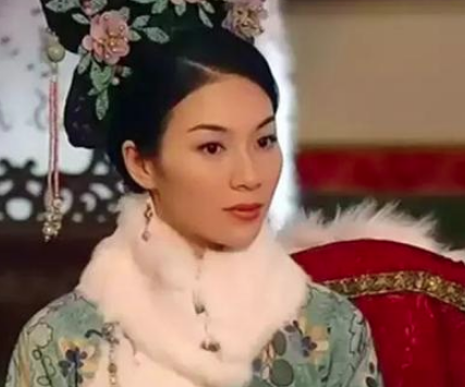 清朝皇后住在家里时，为何父亲母亲都要向她下跪行礼？