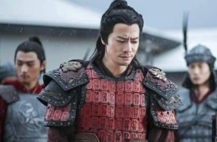 皇帝派兵围攻叛将，结果皇帝被杀叛将当了皇帝