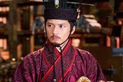 东汉重臣胡广，他死后为何能葬入皇帝的陵寝？