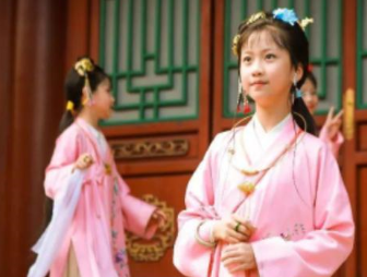 在清朝，《红楼梦》为什么会被列为禁书？