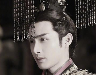 荆轲赐杀秦王时，一对一交战为何还挨8剑？