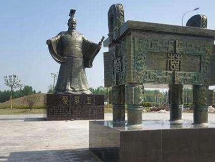 楚庄王为什么三年不问国事 楚庄王为何还能成就霸业