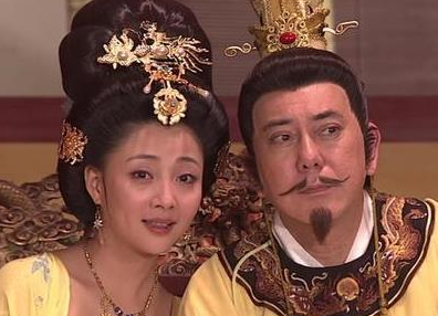 天不怕地不哦啊的安禄山为什么会怕李林甫？