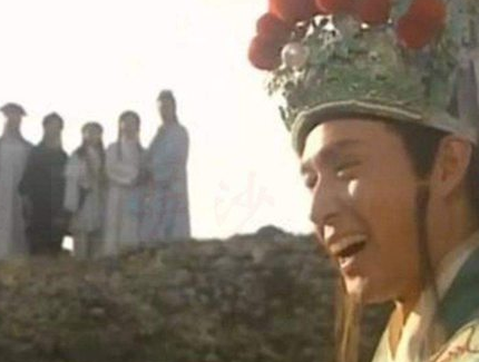 《天龙八部》慕容复假扮的李延宗能和乔峰打成平手，为什么后来却不行了？