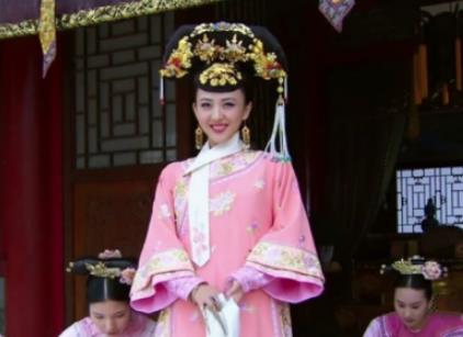姐妹俩一同入宫，姐姐成皇后，妹妹却主动殉葬？