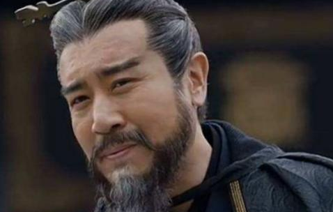 刘备军队在雒城受阻一年，此时曹操在干什么？
