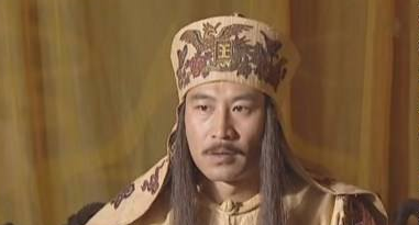 李秀成见城墙下青草异常，为什么就用热汤灌入？