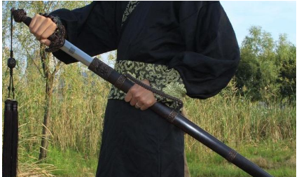 汉朝时期成年男子流行佩剑 是什么时候禁止带刀出门的