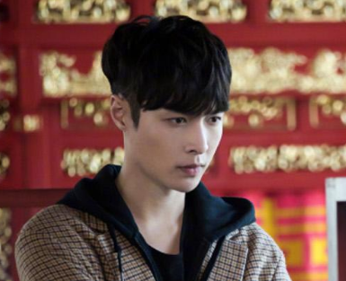 《黄金瞳》秦萱冰真实身世是什么？秦萱冰是秦家养女吗