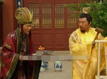 这个王朝的皇帝大多数都是昏庸的 为何还能撑到300年不灭呢