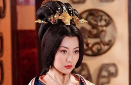 她是皇后亲嫂，为了上位勾引小皇帝，最后结局如何？