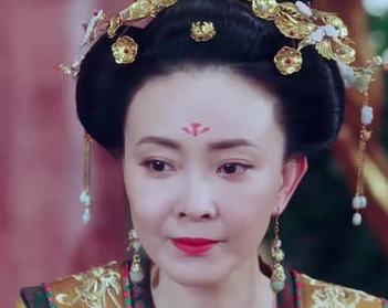 应相士所言,她成了一国之母,无才无德的她却能把持南宋朝政!