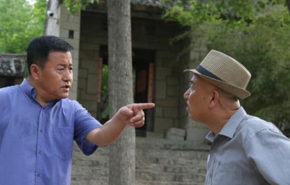 《石头村变形记》上映，王长贵再演村长，剧情爆笑且真实