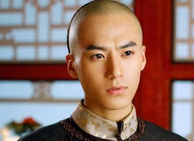 乾隆为什么要囚禁弘皙？他们之间有什么恩怨？