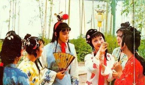 红楼梦第五十九回主要内容是什么？这回该如何解析？