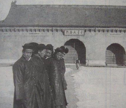 古代太监退休出宫之后 他们的生活又是什么样的