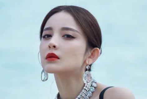 《再看你就爱上我》是什么剧?古力娜扎搭档龚俊演绎甜蜜爱情
