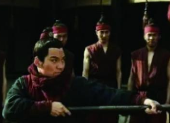 卢俊义和宋江比赛攻打城池时，他是如何选择的饿