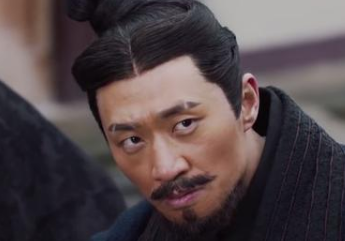 历史上的樊於期叛逃秦国，宁死也要帮荆轲刺秦王的原因是什么