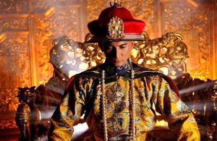 清朝的哪位皇帝在位期间，不到13年就批阅了192000件奏折？