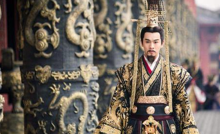 秦始皇死后秦朝为什么不到三年就灭亡了 只因为秦始皇的一个错误