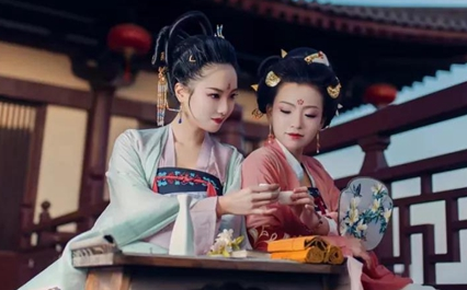 从唐朝服饰女装来看，灿烂的唐朝文化又是什么样的？