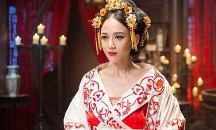 直到独孤皇后去世后，杨坚才开始宠幸了哪三个女人？