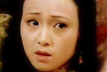 贾珍和秦可卿在贾府的地位如何？如何理解他们之间的关系