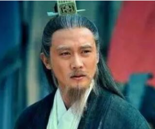 历朝历代的权臣中，为何诸葛亮会备受高度推崇？