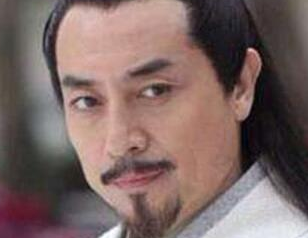 铁掌帮上任帮主上官剑南是抗金名将韩世忠部下的将领，他死后，铁掌帮就开始助纣为虐！