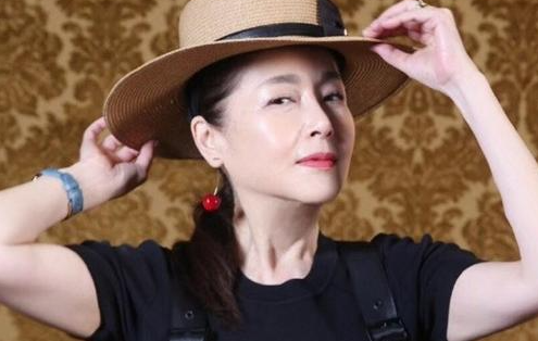 《完美的他》是乙女游戏改编？为何评价褒贬不一呢？