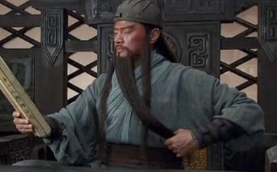 关羽张飞都出身低微，为什么他俩的武功却那么强呢？