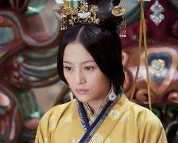 母亲郭圣通被废黜后，刘彊是如何保全自己的？