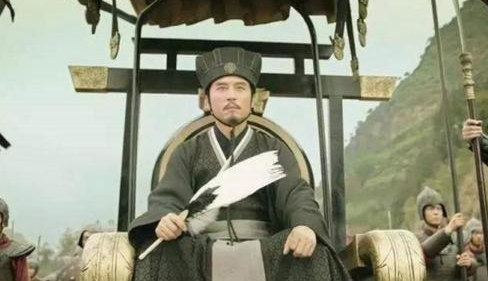 诸葛亮会骑马，打仗时为什么还坐椅子？