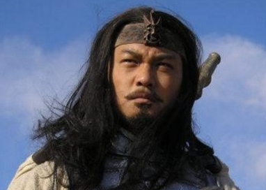 说服马腾不反叛曹操的那个人是谁呢？