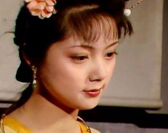 红楼梦中身为薛家千金的薛宝钗，她的处境有多尴尬？