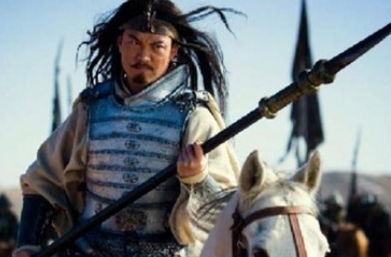 关羽败走的时候马超离得很近，为何没有去帮他呢？