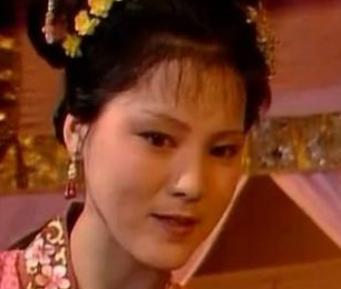 王夫人真的把袭人当成自己人吗？这是她的悲剧
