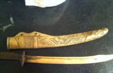 张飞打造新兵器，为何要刻上新亭侯三个字呢？