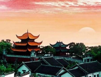 《登岳阳楼》杜甫所作，以喜写悲表达忧国忧民之情