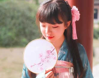 《春雨》李商隐所作，蕴含着凄婉之感