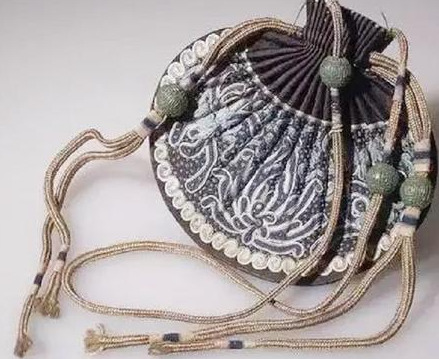 古代荷包里边到底装什么东西 荷包就是钱包吗