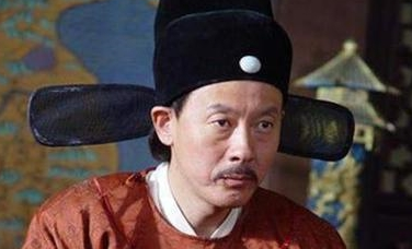 强盗冒充他人上任县令，被抓后百姓为何痛哭？