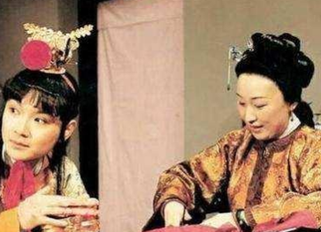 红楼梦中薛蟠为何找凤姐借珍珠？是出于什么目的？