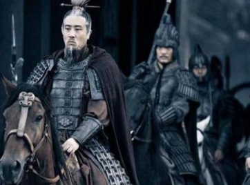 刘备在关羽死后为何没有立即为其报仇，反而首先即位称帝了？