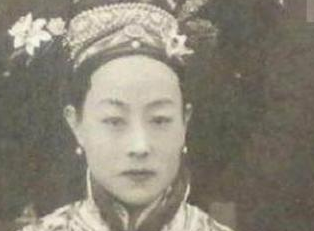 惇怡皇贵妃瓜尔佳氏的一生都经历了什么？靠什么成功逆袭？
