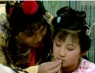 红楼梦中王夫人是如何用银两来解决问题的?